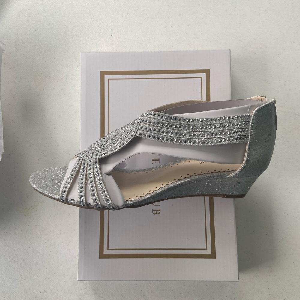 Charter Club Size 8 silver Sandal/dress shoe